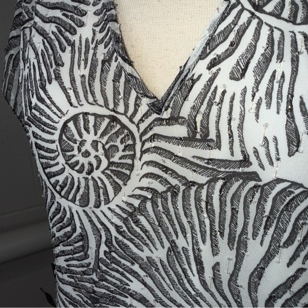 White House Black Market nautical Shell Print Blouse Size XS W/ metallic Shimmer - Picture 4 of 12